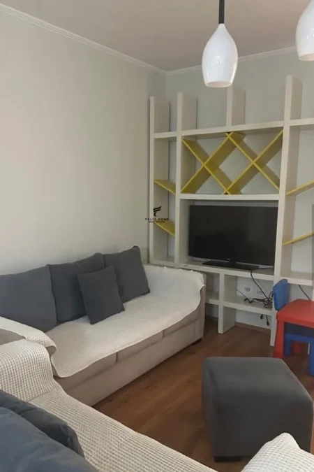 Tirane, jepet me qera apartament 2+1 Kati 3, 80 m² 700 € (RRUGA E KOSOVAREVE)