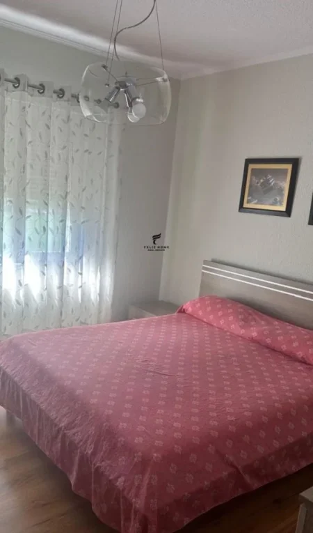 Tirane, jepet me qera apartament 2+1 Kati 3, 80 m² 700 € (RRUGA E KOSOVAREVE)