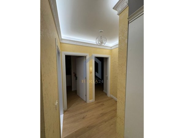 Tirane, jap me qera apartament 2+1+Ballkon Kati 4, 115 m² 900 € (Farke Kompleksi Lake Land)