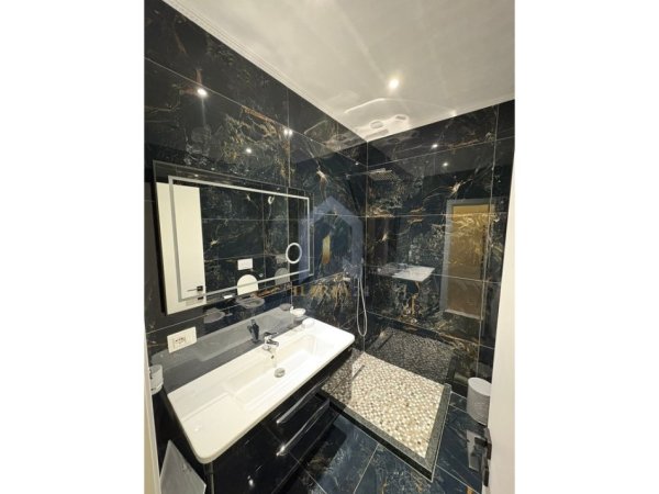 Tirane, jap me qera apartament 2+1+Ballkon Kati 4, 115 m² 900 € (Farke Kompleksi Lake Land)