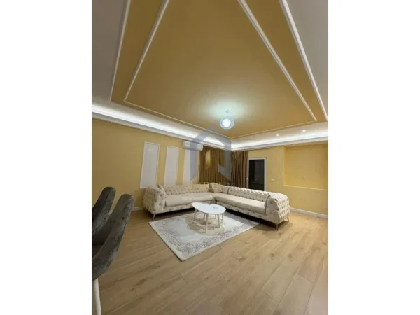 Tirane, jap me qera apartament 2+1+Ballkon Kati 4, 115 m² 900 € (Farke Kompleksi Lake Land)