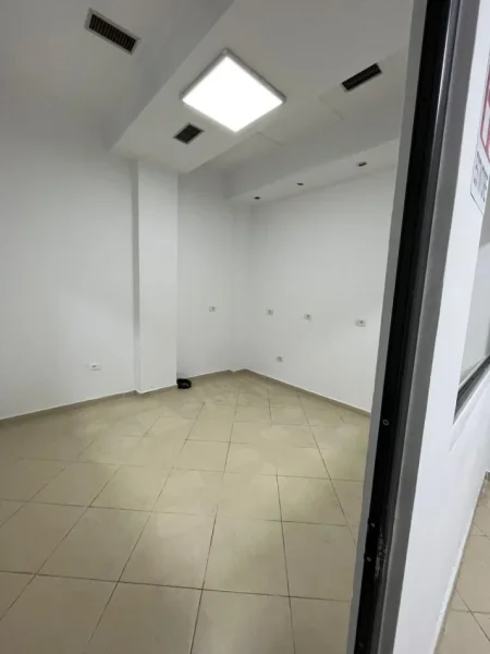Tirane, jepet me qera Kati 3, 165 m² 1.700 € .