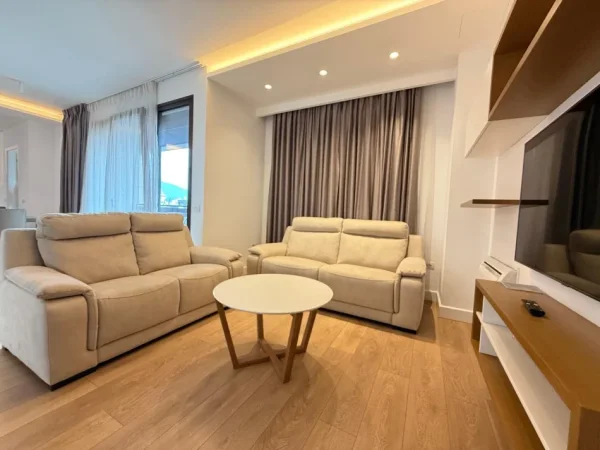Tirane, jepet me qera apartament duplex Dublex Kati 7, 150 m² 1.500 € (Rruga Barrikadave)