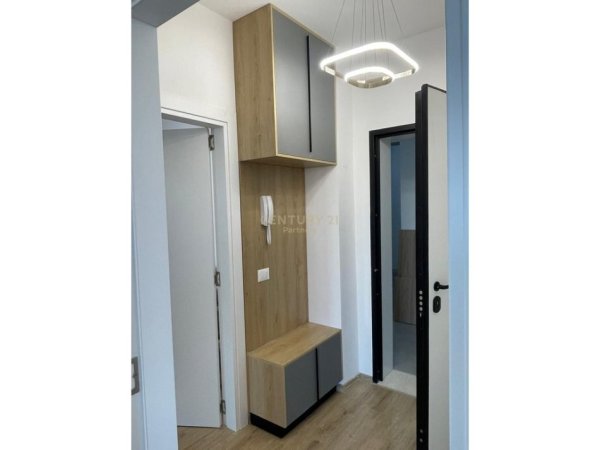Tirane, jap me qera apartament 1+1 Kati 2, 550 € (Siri Kodra)