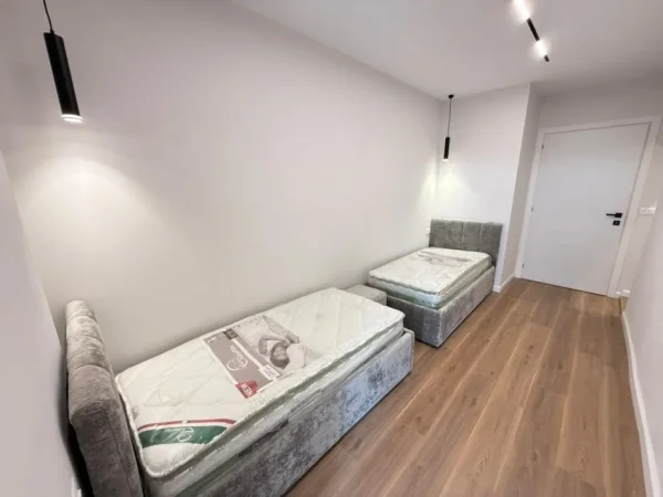 Tirane, jepet me qera apartament 2+1 Kati 5, 80 m² 125.000 € 