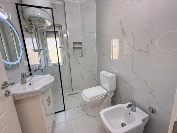 Tirane, jepet me qera apartament 2+1 Kati 5, 80 m² 125.000 € 