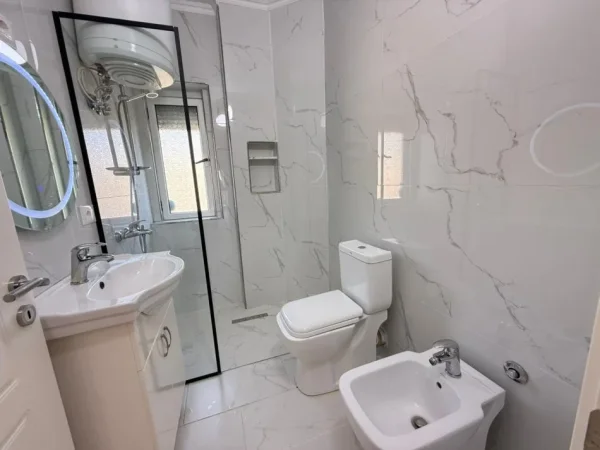 Tirane, jepet me qera apartament 2+1 Kati 5, 80 m² 125.000 € 