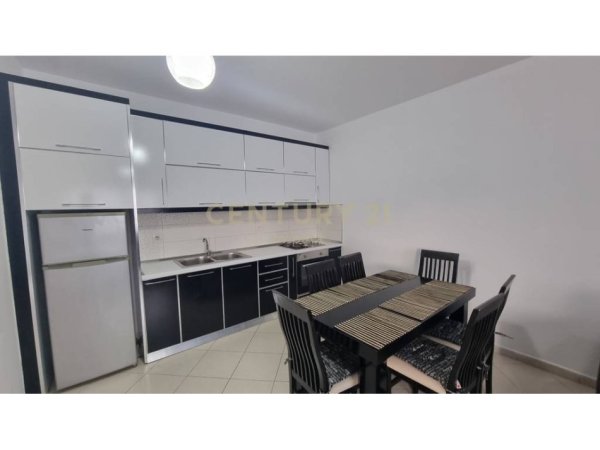 Tirane, jepet me qera apartament 1+1+Ballkon Kati 9, 77 m² 550 € 