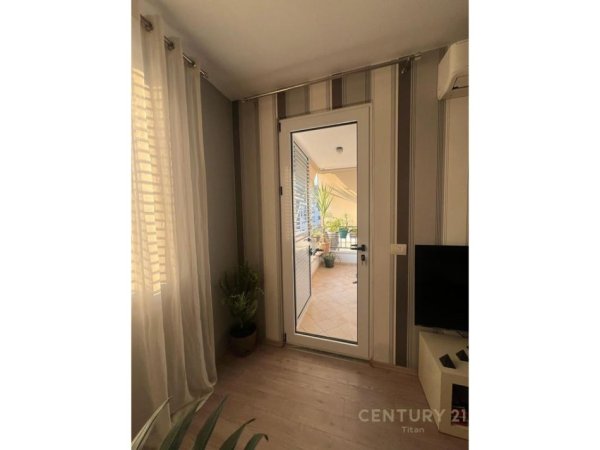 Tirane, jap me qera apartament 1+1 Kati 4, 75 m² 500 € (Kodra e Diellit)