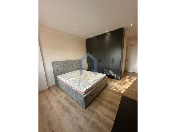 Tirane, jap me qera apartament 3+1+Aneks+Ballkon Kati 4, 160 m² 1.000 € (Farke Kompleksi Lake Land)