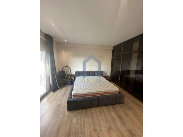 Tirane, jap me qera apartament 3+1+Aneks+Ballkon Kati 4, 160 m² 1.000 € (Farke Kompleksi Lake Land)