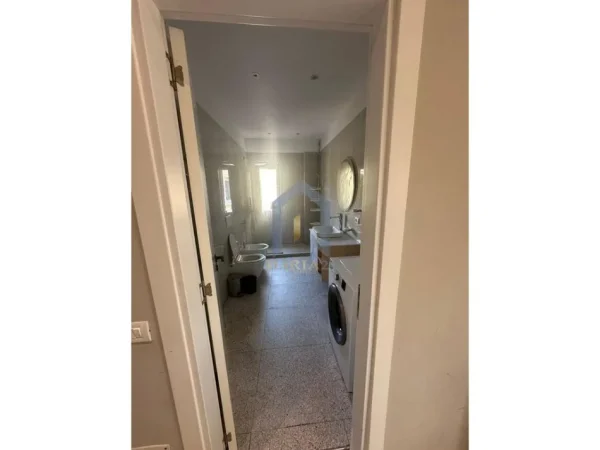 Tirane, jap me qera apartament 3+1+Aneks+Ballkon Kati 4, 160 m² 1.000 € (Farke Kompleksi Lake Land)