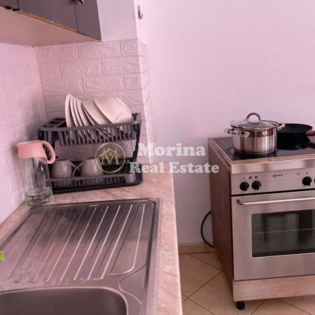 Tirane, jepet me qera apartament 1+1+Ballkon Kati 8, 45 m² 300 € (Yzberisht)