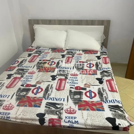 Tirane, jepet me qera apartament 1+1+Ballkon Kati 8, 45 m² 300 € (Yzberisht)