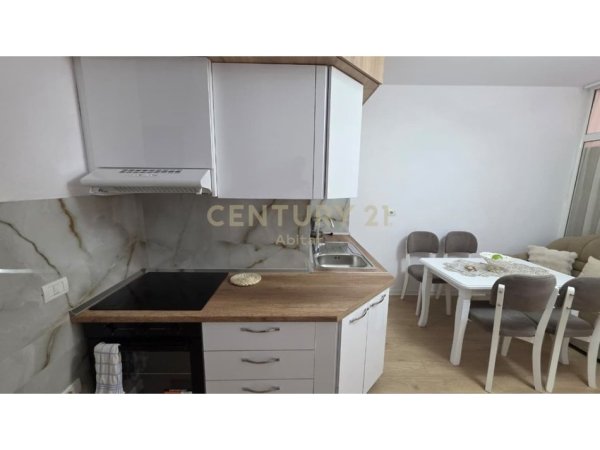 Tirane, jap me qera apartament 1+1 Kati 4, 62 m² 550 € (Vilat Gjermane)