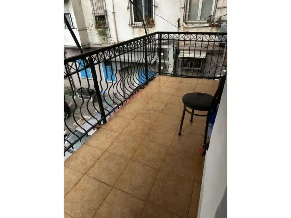 Tirane, shes apartament 1+1+Ballkon Kati 2, 70 m² 185.000 € (Rruga e Durresit)