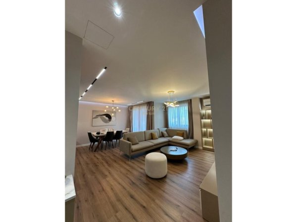 Tirane, jepet me qera apartament 3+1+Aneks Kati 11, 120 m² 1.200 € 