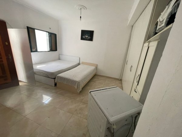 Tirane, jepet me qera apartament 1+1 Kati 2, 60 m² 300 € 