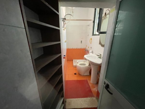 Tirane, jepet me qera apartament 1+1 Kati 2, 60 m² 300 € 