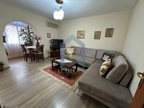 Tirane, jap me qera apartament 1+1+Ballkon Kati 4, 74 m² 550 € (Rruga e Elbasanit)