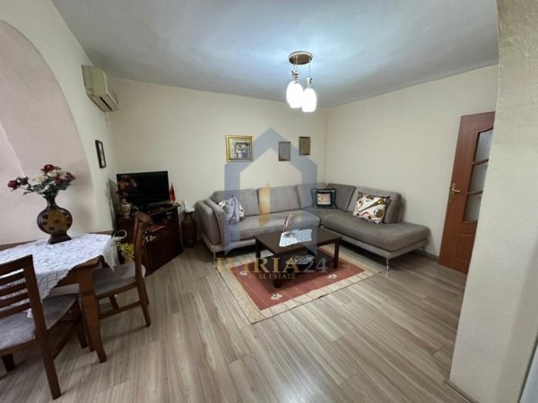 Tirane, jap me qera apartament 1+1+Ballkon Kati 4, 74 m² 550 € (Rruga e Elbasanit)