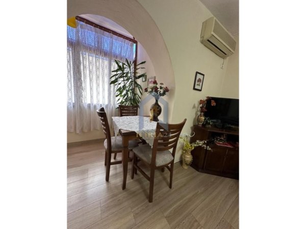 Tirane, jap me qera apartament 1+1+Ballkon Kati 4, 74 m² 550 € (Rruga e Elbasanit)