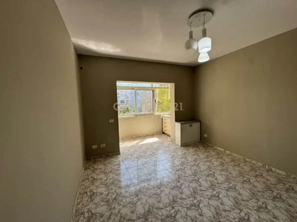 Tirane, shes apartament 1+1+Ballkon Kati 3, 60 m² 115.000 € (Brryli)