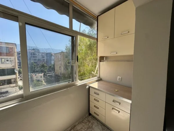Tirane, shes apartament 1+1+Ballkon Kati 3, 60 m² 115.000 € (Brryli)