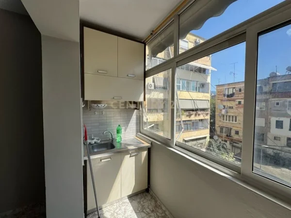 Tirane, shes apartament 1+1+Ballkon Kati 3, 60 m² 115.000 € (Brryli)