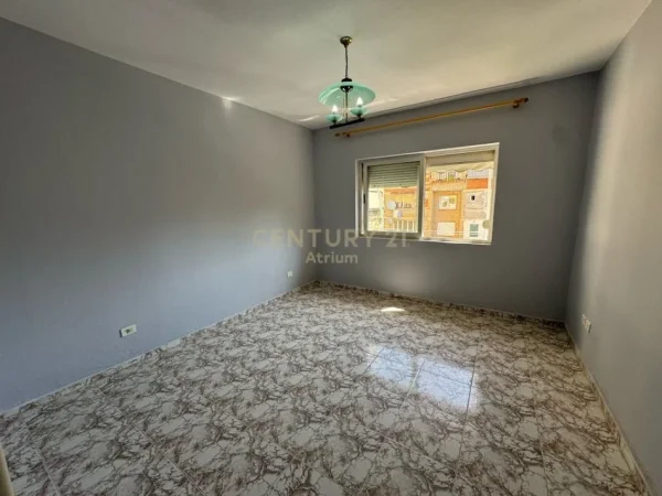 Tirane, shes apartament 1+1+Ballkon Kati 3, 60 m² 115.000 € (Brryli)
