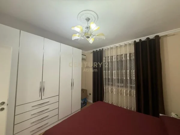 Tirane, shes apartament 1+1 Kati 3, 54 m² 110.000 € (Porcelan)