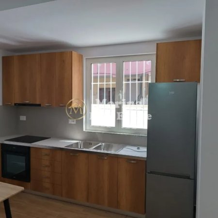 Tirane, jepet me qera apartament 1+1 Kati 1, 60 m² 400 € (Selite)