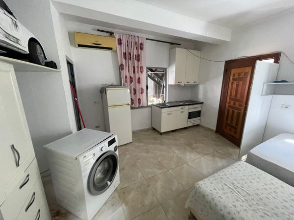 Shqiperi, jepet me qera apartament 1+1 Kati 4, 300 € 
