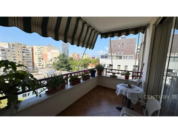 Tirane, jepet me qera apartament 3+1+Aneks Kati 7, 130 m² 1.050 € (Rruga e Elbasanit)