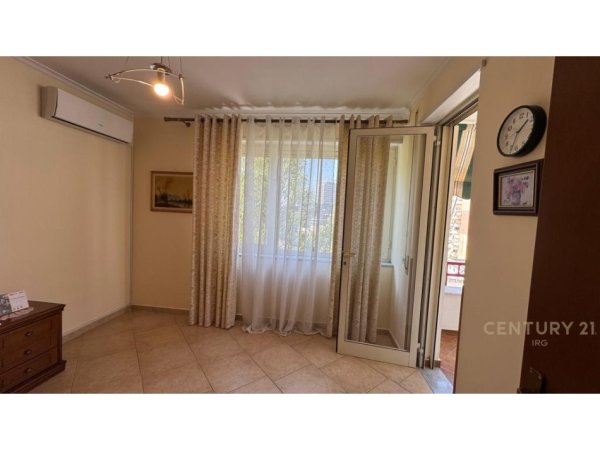 Tirane, jepet me qera apartament 3+1+Aneks Kati 7, 130 m² 1.050 € (Rruga e Elbasanit)