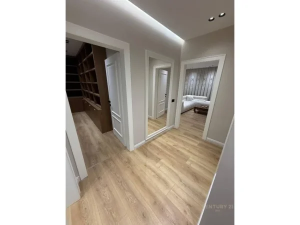 Tirane, jepet me qera apartament 2+1 Kati 4, 120 m² 1.500 € (Rruga e Kavajes)