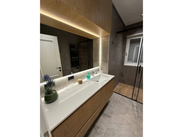 Tirane, jepet me qera apartament 2+1 Kati 4, 120 m² 1.500 € (Rruga e Kavajes)
