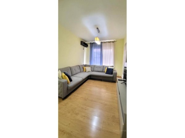 Tirane, jepet me qera apartament 2+1 Kati 2, 95 m² 1.000 € (Rruga e Kavajes)