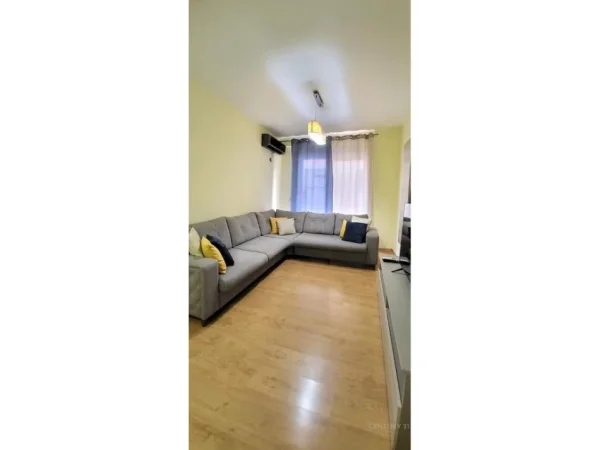 Tirane, jepet me qera apartament 2+1 Kati 2, 95 m² 1.000 € (Rruga e Kavajes)