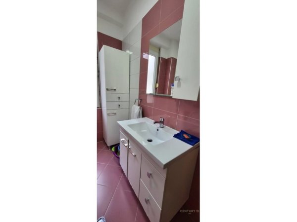 Tirane, jepet me qera apartament 2+1 Kati 2, 95 m² 1.000 € (Rruga e Kavajes)