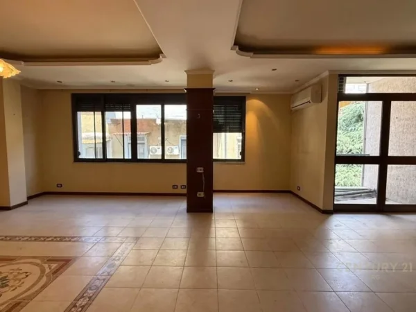 Tirane, shes apartament 2+1+Ballkon Kati 4, 122 m² 350.000 € (ish Blloku)