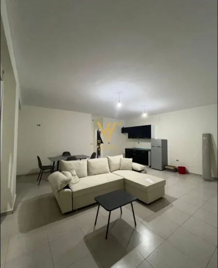 Tirane, jepet me qera apartament 1+1+Ballkon Kati 4, 62 m² 370 € (SHKOZE)