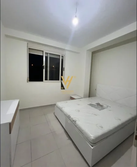 Tirane, jepet me qera apartament 1+1+Ballkon Kati 4, 62 m² 370 € (SHKOZE)