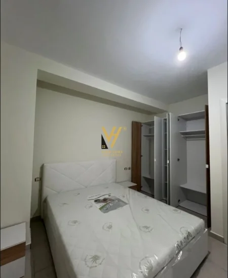 Tirane, jepet me qera apartament 1+1+Ballkon Kati 4, 62 m² 370 € (SHKOZE)