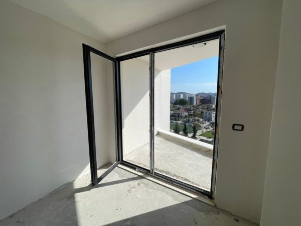 Tirane, shes apartament 1+1+Ballkon Kati 6, 83 m² 125.000 € (Ish fusha e avaicionit KOMPLEKSI TURDIU)