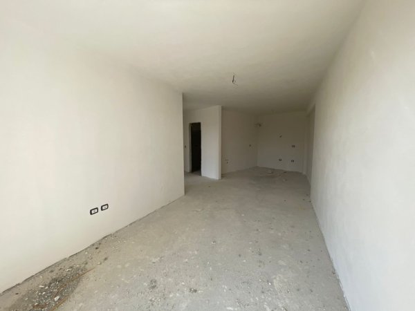 Tirane, shes apartament 1+1+Ballkon Kati 6, 83 m² 125.000 € (Ish fusha e avaicionit KOMPLEKSI TURDIU)