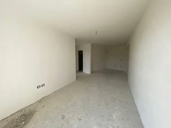 Tirane, shes apartament 1+1+Ballkon Kati 6, 83 m² 125.000 € (Ish fusha e avaicionit KOMPLEKSI TURDIU)