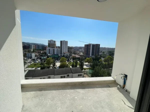 Tirane, shes apartament 1+1+Ballkon Kati 6, 83 m² 125.000 € (Ish fusha e avaicionit KOMPLEKSI TURDIU)