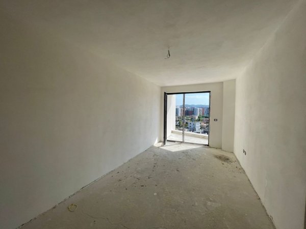 Tirane, shes apartament 1+1+Ballkon Kati 6, 83 m² 125.000 € (Ish fusha e avaicionit KOMPLEKSI TURDIU)