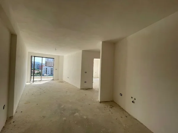Tirane, shes apartament 1+1+Ballkon Kati 6, 83 m² 125.000 € (Ish fusha e avaicionit KOMPLEKSI TURDIU)